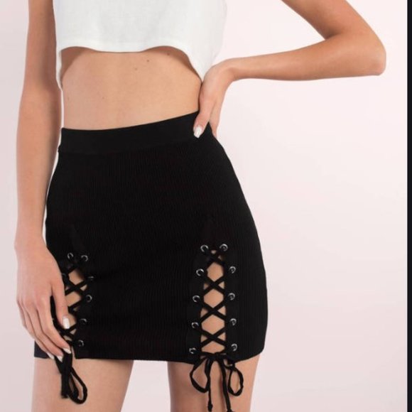 Tobi Dresses & Skirts - Tobi mini skirt size small